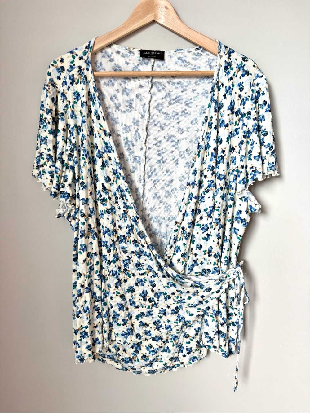 Lane Bryant Blue Floral Ribbed Short Sleeve Summer Wrap Top
